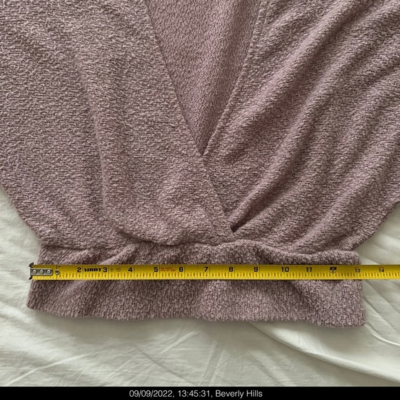 SOLD ♏️ UO Cropped Deep V Boucle Sweater - Picture 10 of 14